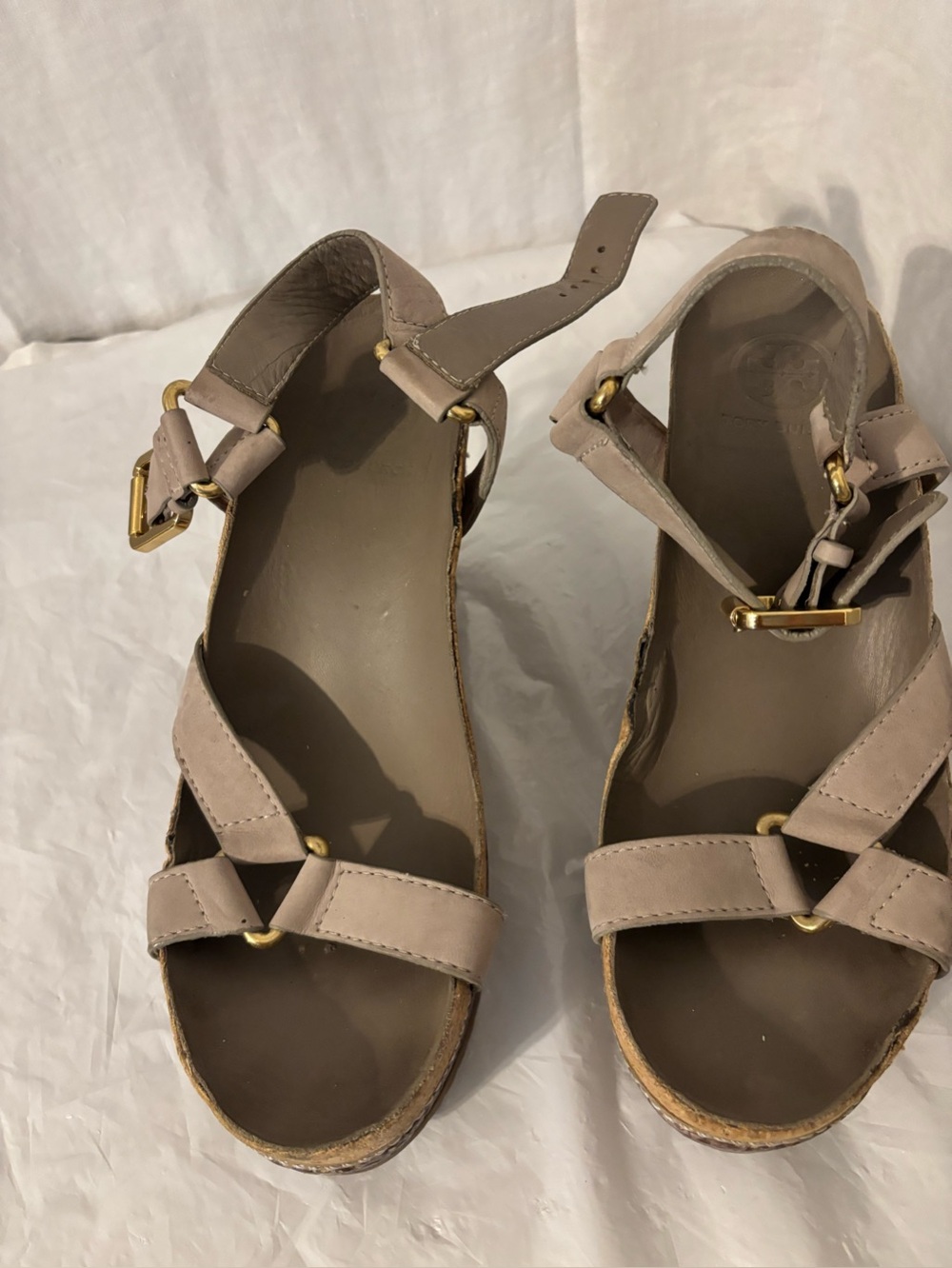 Tory Burch Brenden tan  croc leather ankle straps size 8